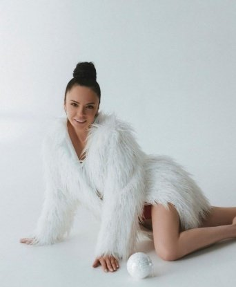 Я креативная и открытая к экспериментам, мои услуги нацелены на удовлетворение твоих самых смелых фантазий. Опыт и нежность - это то, что я гарантирую. Я живу в Москве, где у нас есть возможность провести время в уютной обстановке. Мои фото и положительные отзывы доступны для ознакомления. ✨ Обратившись ко мне, ты откроешь для себя новый мир наслаждения. Не упускай возможность исполнить свои самые сокровенные желания с мной. 💋 13200, 27 лет